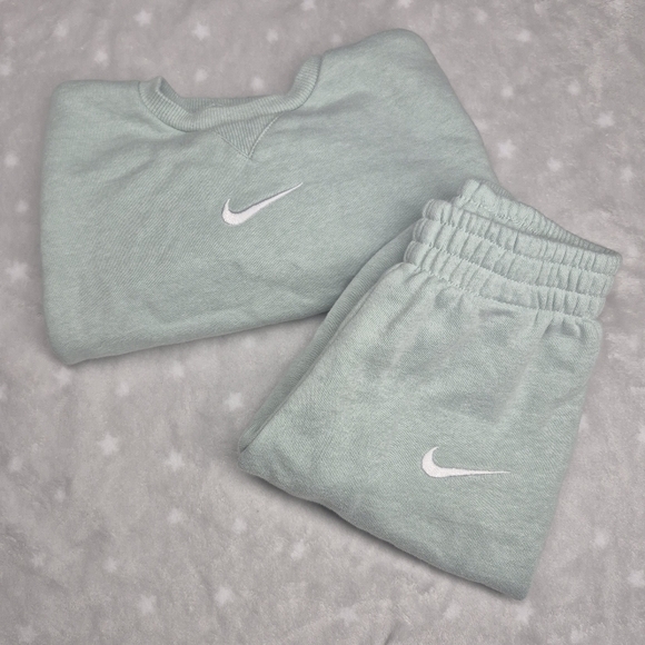 Baby Mint Green Nike Matching Set 12-18 Months Cute Colorful - Picture 4 of 8